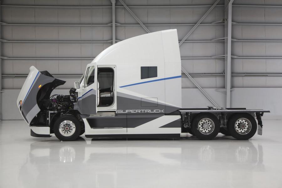  Freightliner SuperTruck Concept 2015 года  (фото 2 из 3)